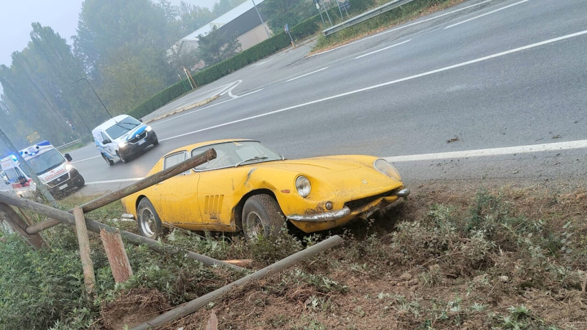 Szépen összetörték a milliárdos Ferrarit. Forrás: Il Piacenza