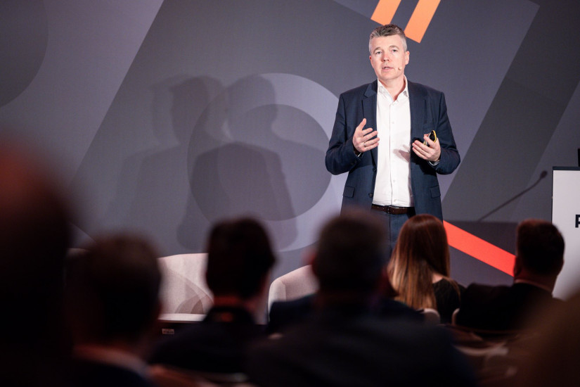 nyitóelőadását Toldi Gábor, a DTC Solution ügyvezető igazgatója a Portfolio Retail Day 2025 konferencián