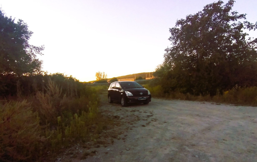 Elhagyott autó a város szélén (Fotó: Pais-H Szilvi)
