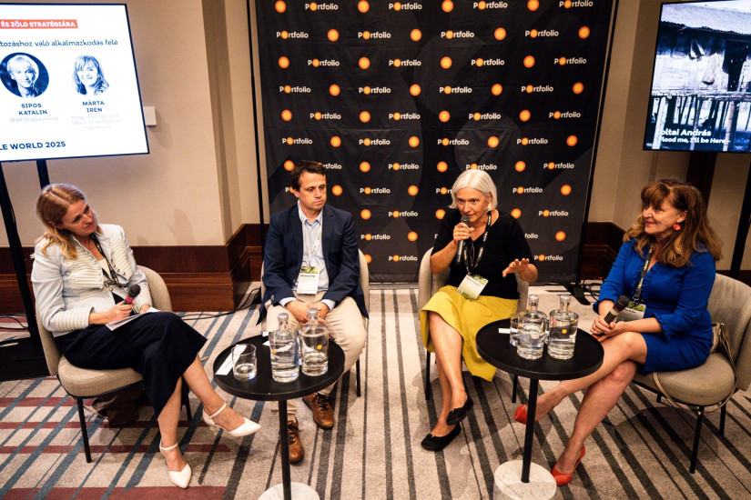 Dr. Wassen Barbara, Magyarország klímaügyekért és klímadiplomáciáért felelős utazó nagykövete, Dr. Selmeczi Pál, a HungaroMet osztályvezetője, Sipos Katalin, a WWF Magyarország igazgatója és a moderátor, Márta Irén, a Magyarországi Üzleti Tanács a Fenntartható Fejlődésért igazgatója a