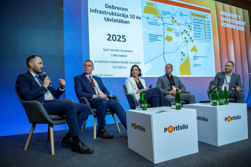 Marossy Virág, a Debreceni Vagyonkezelő Zrt. ügyvezető igazgatója, Nyitrai Zsolt, a XANGA Investment & Development Group kockázatkezelési igazgatója Szabó Sándor, Szinorg Universal Zrt. általános vezérigazgató-helyettese, Krizsán Gábor, a Dryvit Profi Kft. üzletfejlesztési igazgatója és Pécskay Zoltán, az EDC Debrecen ügyvezetője a a Portfolio Property Investment Forum 2025 konferencián.