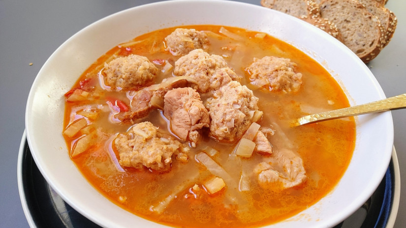 Az elfeledett őszi levesek egyike a kerékrépaleves hajdinagombóccal