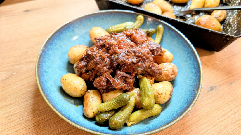 Vörösboros marhapörkölt