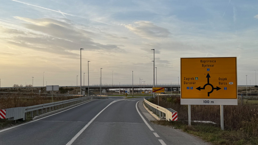 Már elkészültek a táblák is, átadták a forgalomnak a horvátországi D12-es egy szakaszát. Fotó: Jeki Gabriella