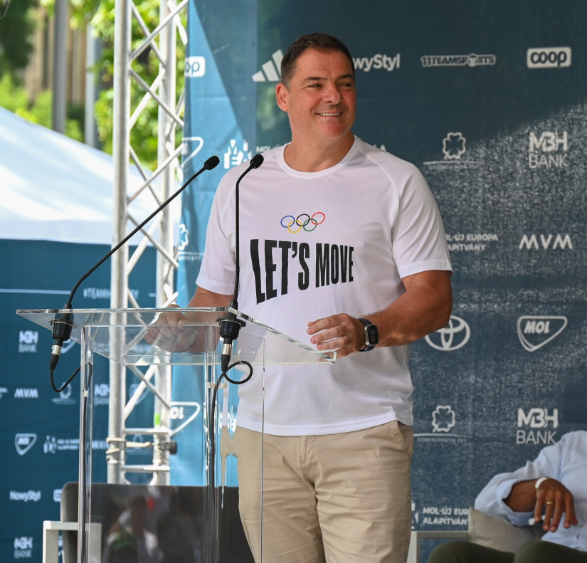 Budapest, 2025. június 23.
Gyulay Zsolt, a MOB elnöke beszédet mond a Magyar Olimpiai Bizottság (MOB) Mozdulj velünk! jelszóval meghirdetett egész napos közösségi sporteseményének megnyitóján a Városligetben 2025. június 23-án.
MTI/Máthé Zoltán