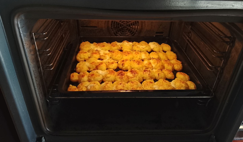 Alaklul, még egy kis tejfölrá, 5 perc sütés, és kész