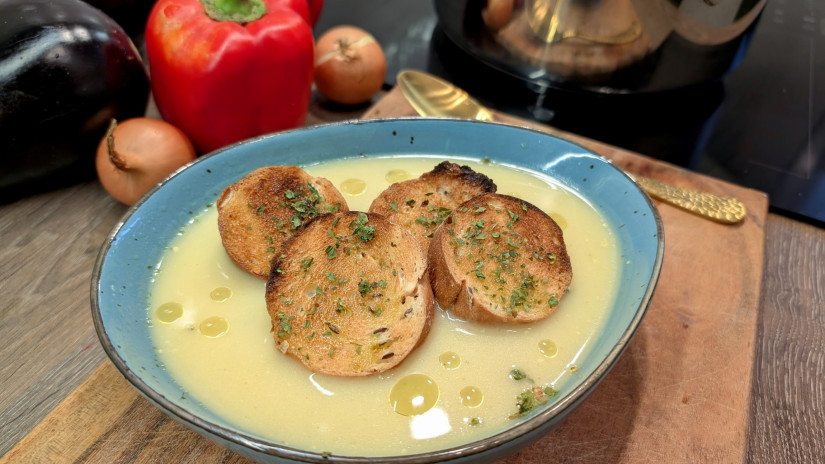 Zellerkrémleves pirítóssal