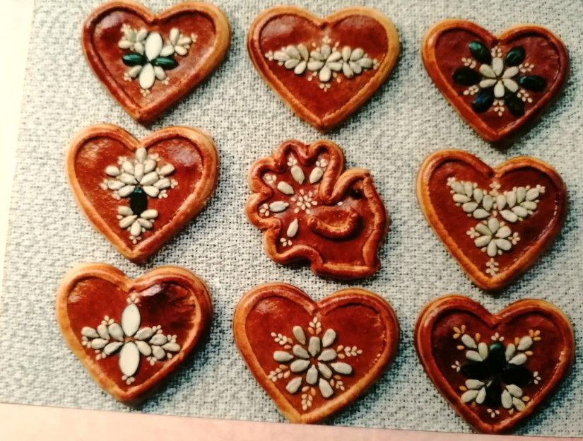 Magokkal díszített hagyományos mézes