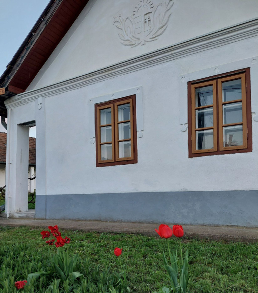 A jobboldali ház felújítás után