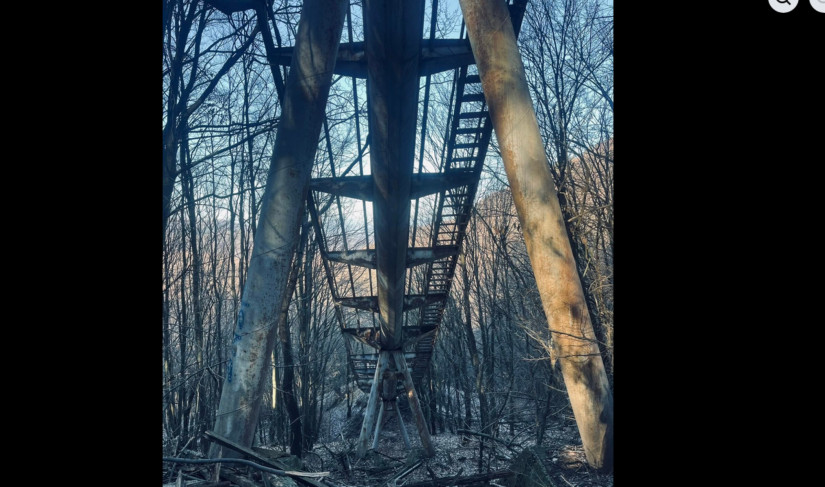 Rozsda és csend a Mátrában – friss urbex fotók az elfeledett síugrósáncról