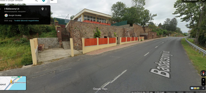 A Google Mapson jelenleg így néz ki az ingatlan