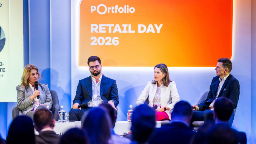 Fritzson-Bajdor Tünde, a Swappis Ruhaforgó alapítója, Blaumann Bence, a Rejoy country managere, Andri Diána, a Decathlon Magyarország fenntarthatósági vezetője és Hörömpöli-Tóth Levente, a Portfolio újságírója.