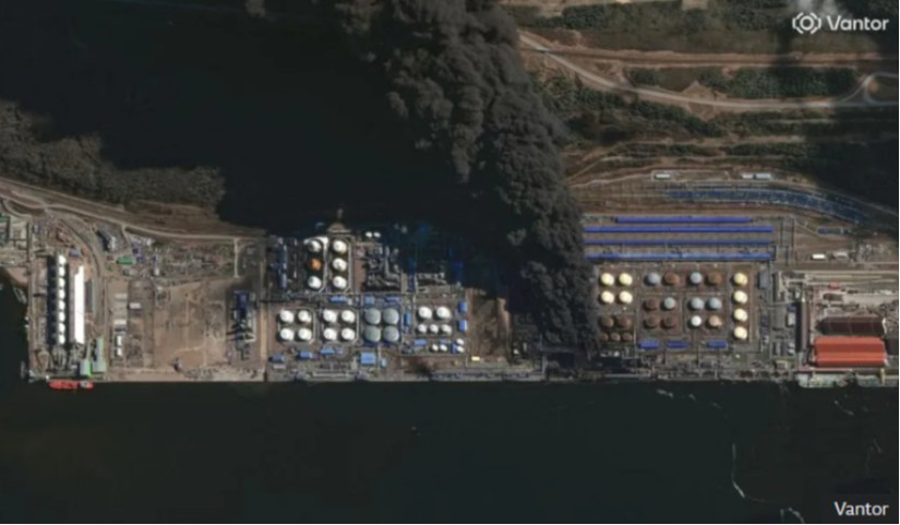 Lángoló orosz létesítmény. Fotó: Vantor