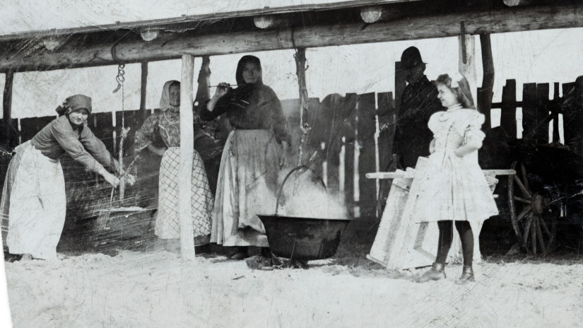 Szabadtéri főzés 1908-ban (Fotó: Fortepan / Ungvári György)