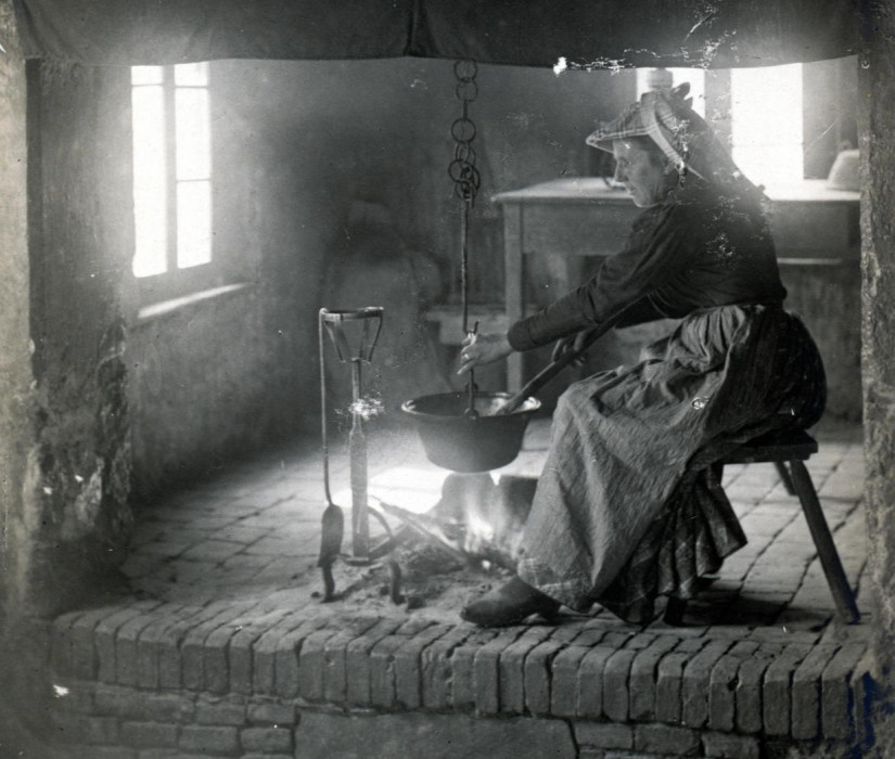 Konyhai bográcsozás 1918-ban. Fotó: Fortepan/ Bor Dezső