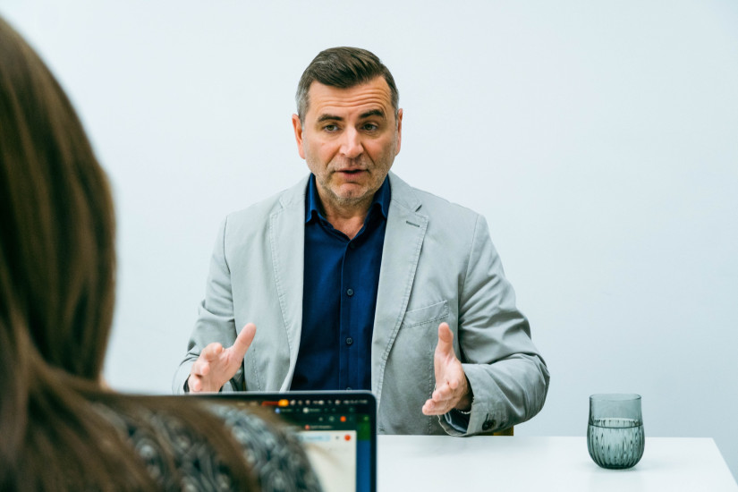 Szerémi Péter, kommunikációs tréner.