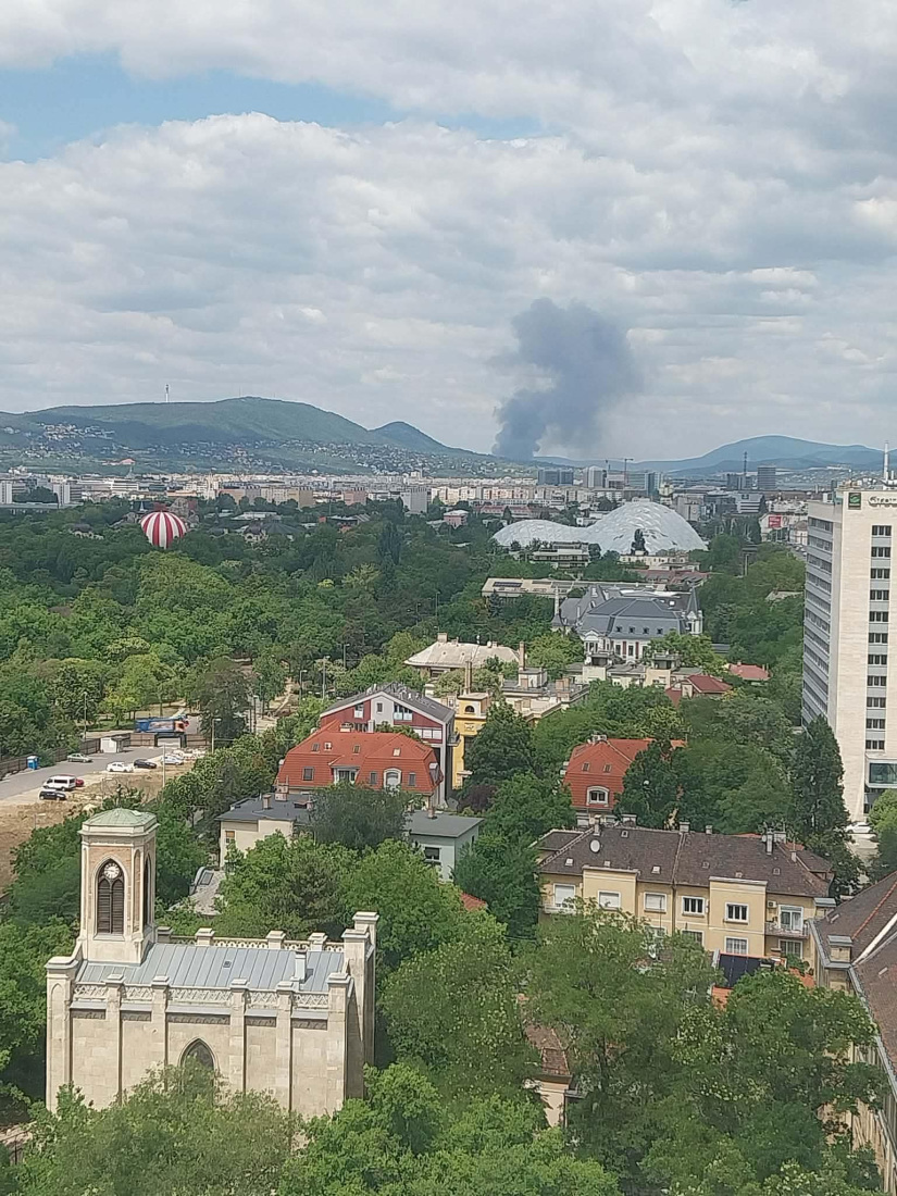 Valami nagyon ég Ütöm környékén. Fotó: olvasónk