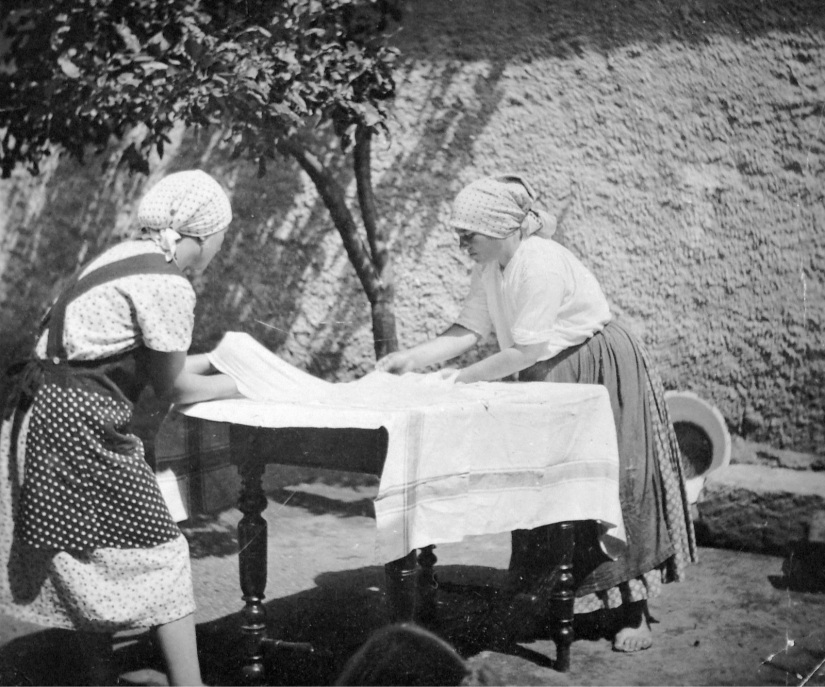 Rétesnyújtás 1930-ban. Fotó: Fortepan