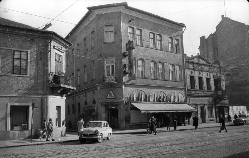 Miskolc: Széchenyi utca, szemben a Kossuth Lajos utca torkolata. A sarkon a Pannónia Szálló és az Állami Áruház. 1961
Fotó adományozó: Bauer Sándor / Fortepan