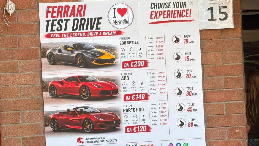Árlista Maranelloban: ennyiért vezethetők a Ferrarik. Fotó: Pénzcentrum/olvasói kép