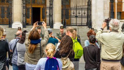 Végre megint özönlenek a turisták Magyarországra: tizedével többen voltak, mint egy éve