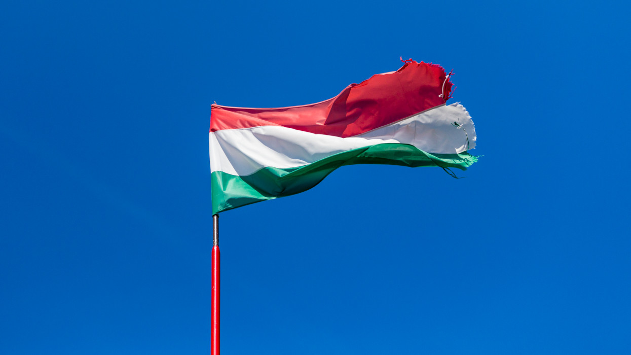 Döntöttek a magyarok: bárkinek, csak nekik ne keljen a gazdasági újraindítás terheit viselni