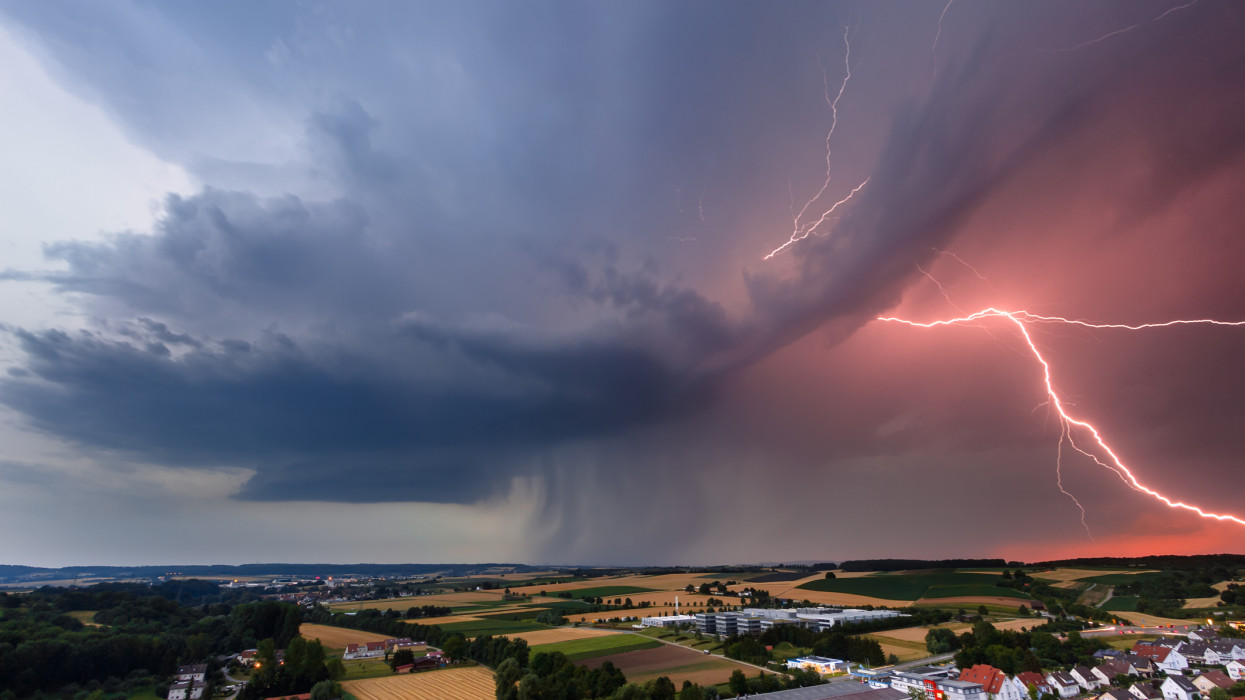 A supercell on 07.07.2015 just South of Heilbronn (Baden-WÃ¼rttemberg), photographed from castle Stettenfels in Untergruppenbach. It is rare that I have seen such textbook supercells at a perfect distance in the such perfect light!