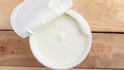 54 féle tejfölt hív vissza a hatóság: nálad is van otthon ezekből? Ne edd meg!