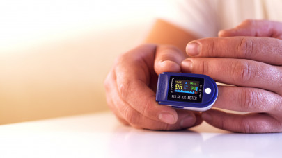 A pulzoximéter használata: Így mérd meg a véred oxigénszintjét!