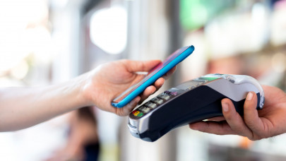 Hiába a fiatalság, rengeteg magyar még mindig így vásárol: durva költségei vannak