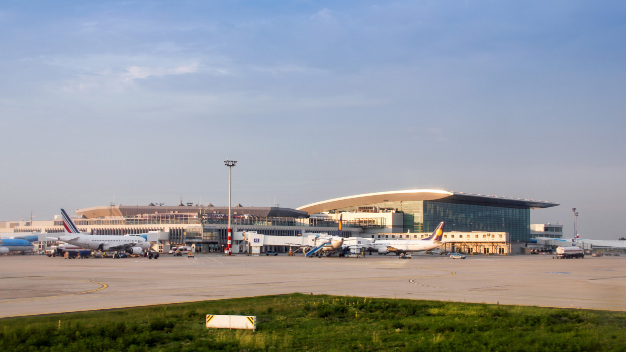 View from the runaway to the main Budapest airport terminal, the sky court and the docked planes.Formerly known as Budapest Ferihegy International Airport and still commonly called just Ferihegy. This is the largest of the countrys commercial airports. cimlapi