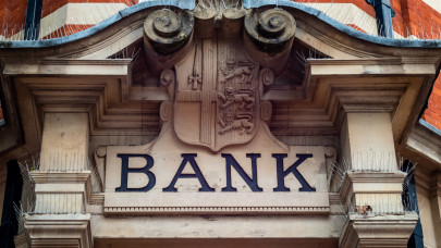Felfalják egymást a magyar bankok: újabb pénzintézetet vásároltak fel, ezt minden ügyfélnek tudnia kell