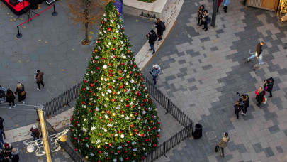 Megnyílt a 2021-es Vörösmarti téri Karácsonyi Vásár: képeken az idei évi rongyrázás