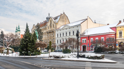 Nyugat és kelet is kifehéredett: Sopronban és a Kékestetőn is havazott, néhol 8 cm is leesett +videó