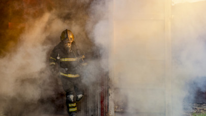 Eloltották a kigyulladt iskolát a tűzoltók: jelentős károkat okozott a tűz