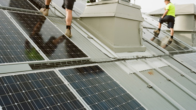 Könnyen megüthetik a bokájukat a háztulajok: erről tudj, ha felvennéd a napelem-támogatást
