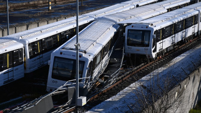 Metrószerelvények ütköztek Budapesten: már folyik a vizsgálat, ekkora a kár + KÉPEK