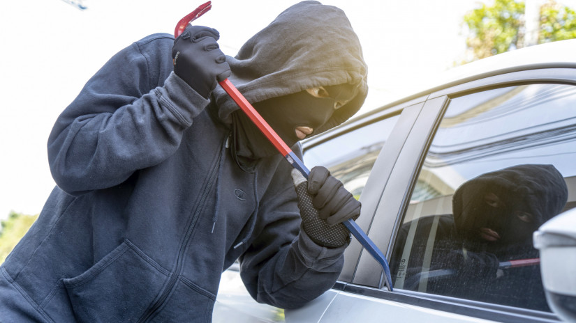 Elképesztő amatőr hibát vétenek a magyar sofőrök: szinte tálcán kínálják a lehetőséget a bűnözőknek