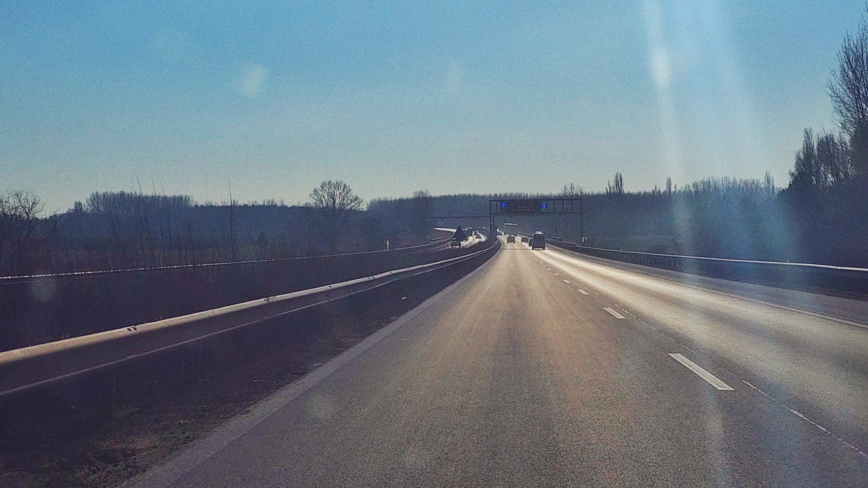 Fontos változás lép életbe a magyar autópályákon: ezt mindenkinek tudnia kell a március 15-i hosszú hétvégén