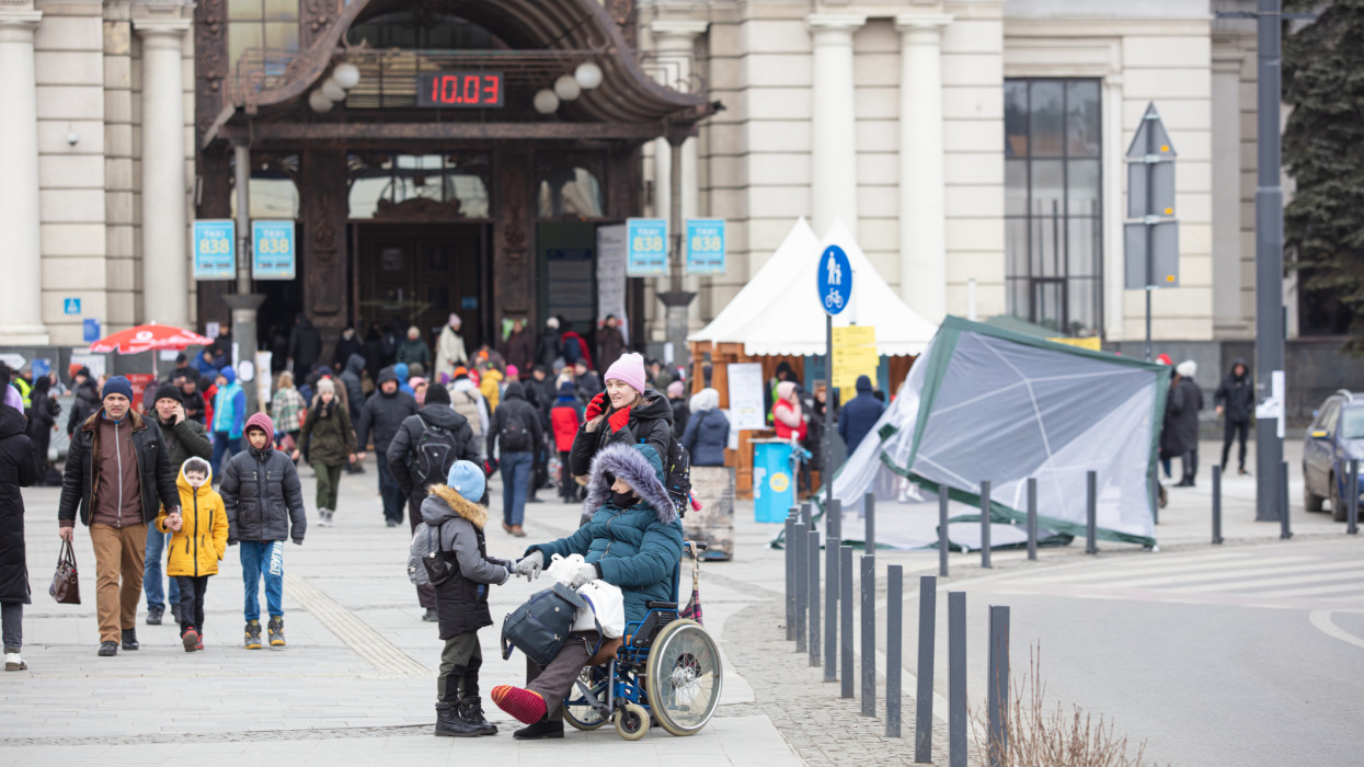 1770 menekültet fogadtak fővárosi pályaudvarokon szombaton