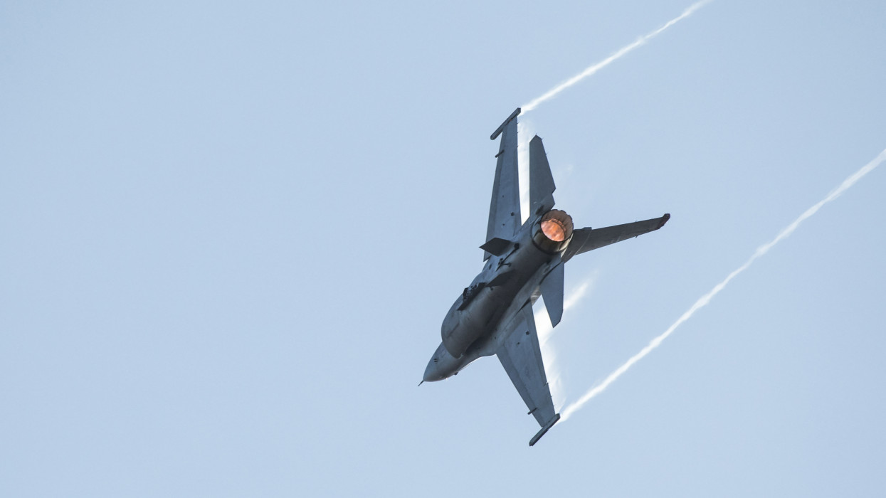 F-16 fighter jet