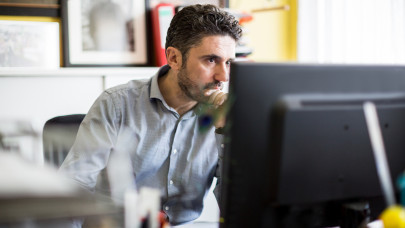 Hihetetlen, amit a magyar cégek még mindig csinálnak: maguk alatt vágják a fát ezekkel az álláshirdetésekkel