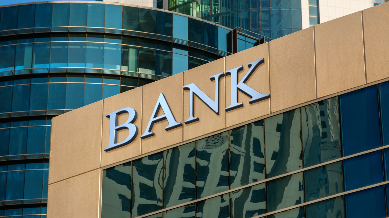 Leállás jön két hazai banknál: három napig nem lesz elérhető több különböző szolgáltatás