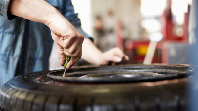 Drágulásra, hosszú várakozásra számíthatnak a magyar autósok: csúnya hónap jön