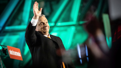 Orbán Viktor: most vége van a békeidőre jellemző nyolcórás munkaidőnek