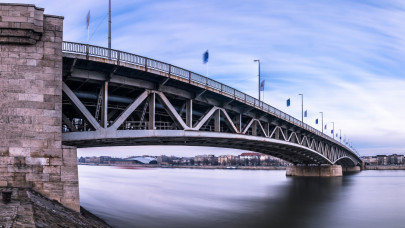 Sávlezárás lesz az egyik budapesti hídon: érdemes fokozottan figyelnie a közlekedőknek