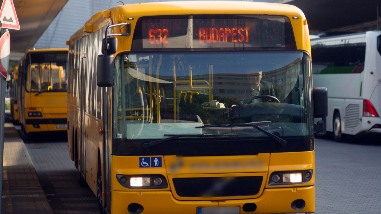 Jövőre bevezethetik a megyebérleteket: új fejezet nyílik a távolsági közlekedésben?