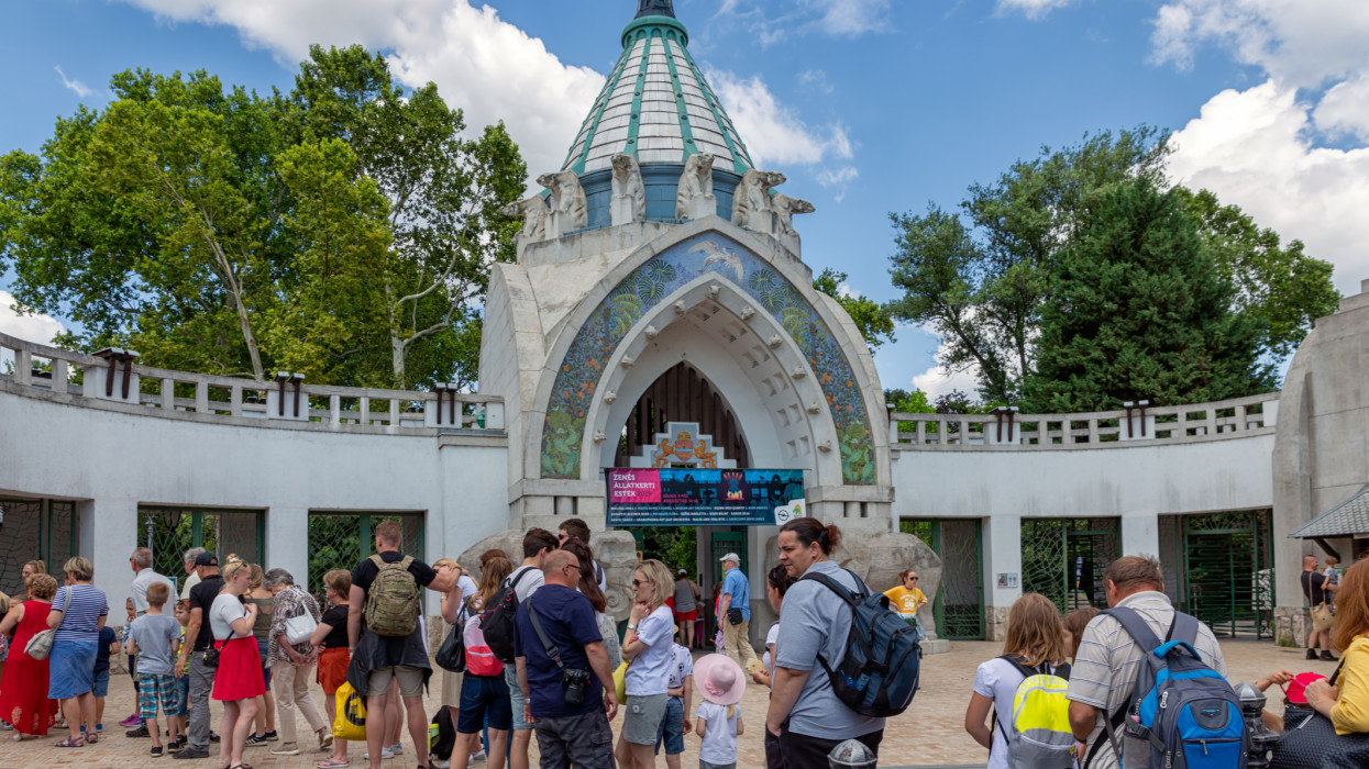 Budapest, Hungary - Juli 11, 2019: Visitors waiting in a queue for buying a ticket near the entrance of Budapest Zoo