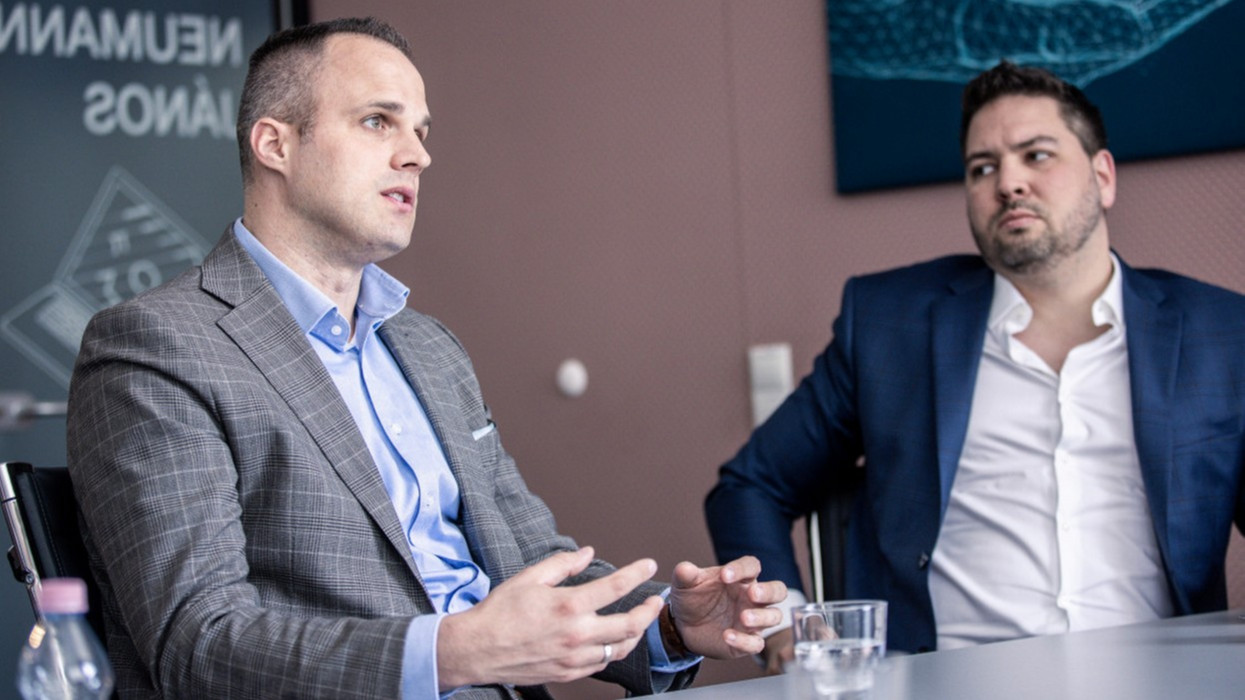 Láving Gusztáv, a Hiventures vállalati üzletágának KKV befektetési igazgatója és Hall Krisztián, befektető.