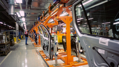 Aggasztó jelentés érkezett a világ egyik legnagobb autógyártójától: kevesebbet gyártanak idén